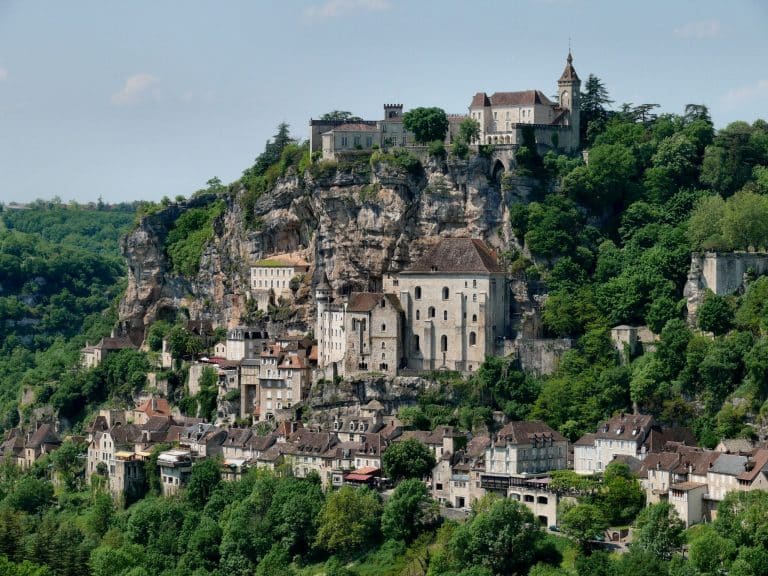 Vue panoramique de la cité médiévale de Rocamadour.