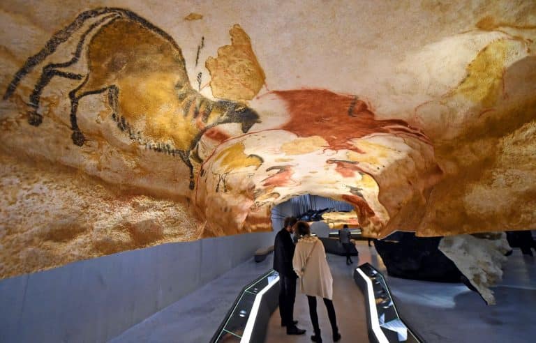 Reproduction des peintures rupestres de Lascaux, visite guidée.
